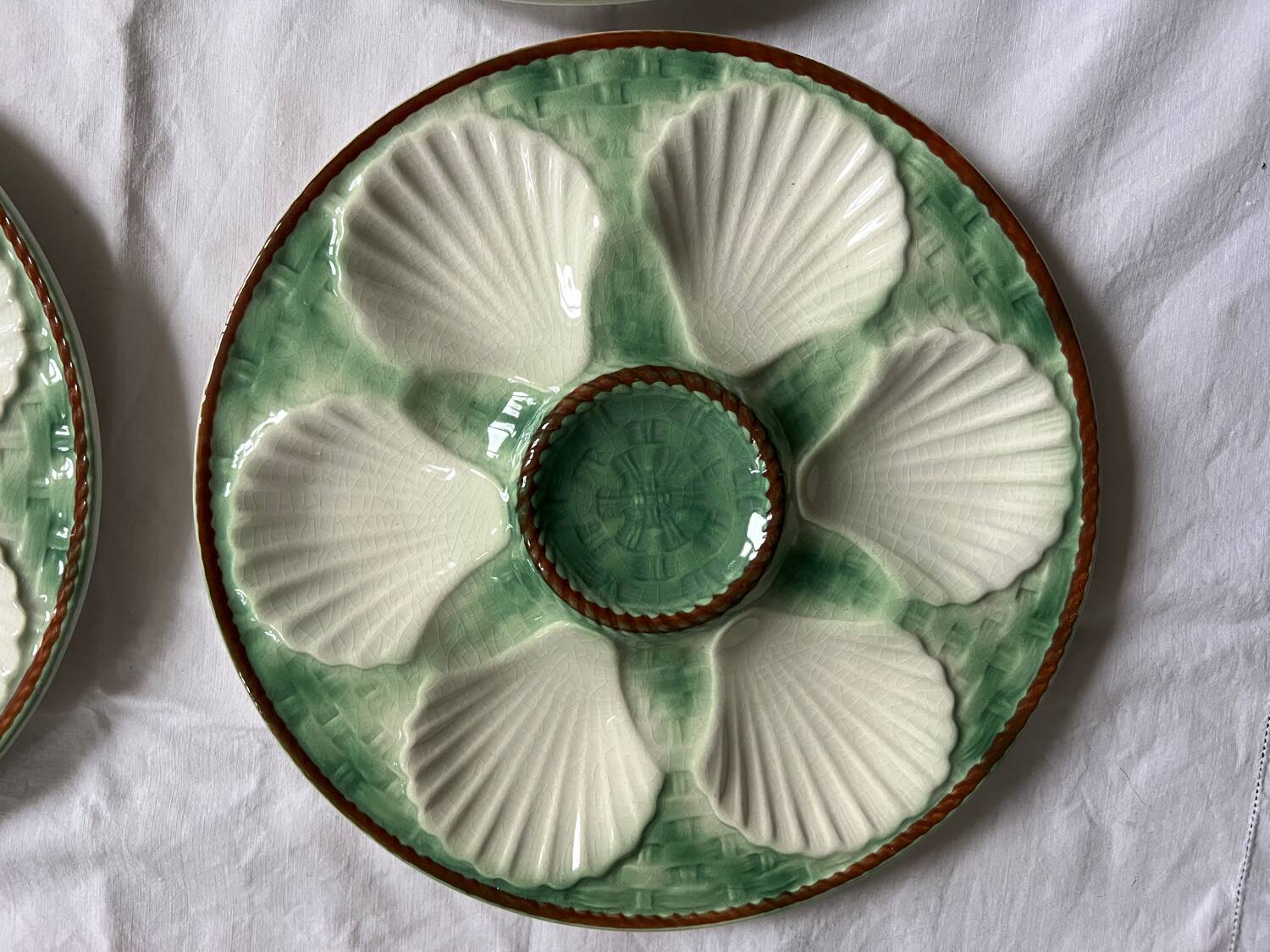 Chantilly oyster plates