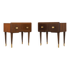 deux tables de chevet,