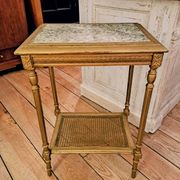 Table de salon style Louis XVI en bois peint