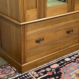 English wardrobe in walnut from the early 20th century.