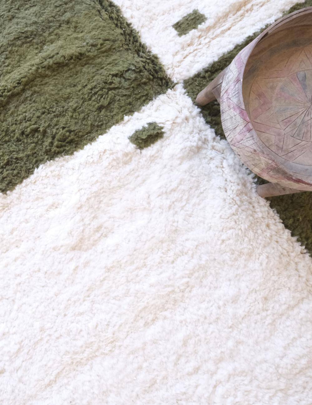 Contemporary Green and White Rug - 352 x 254 cm