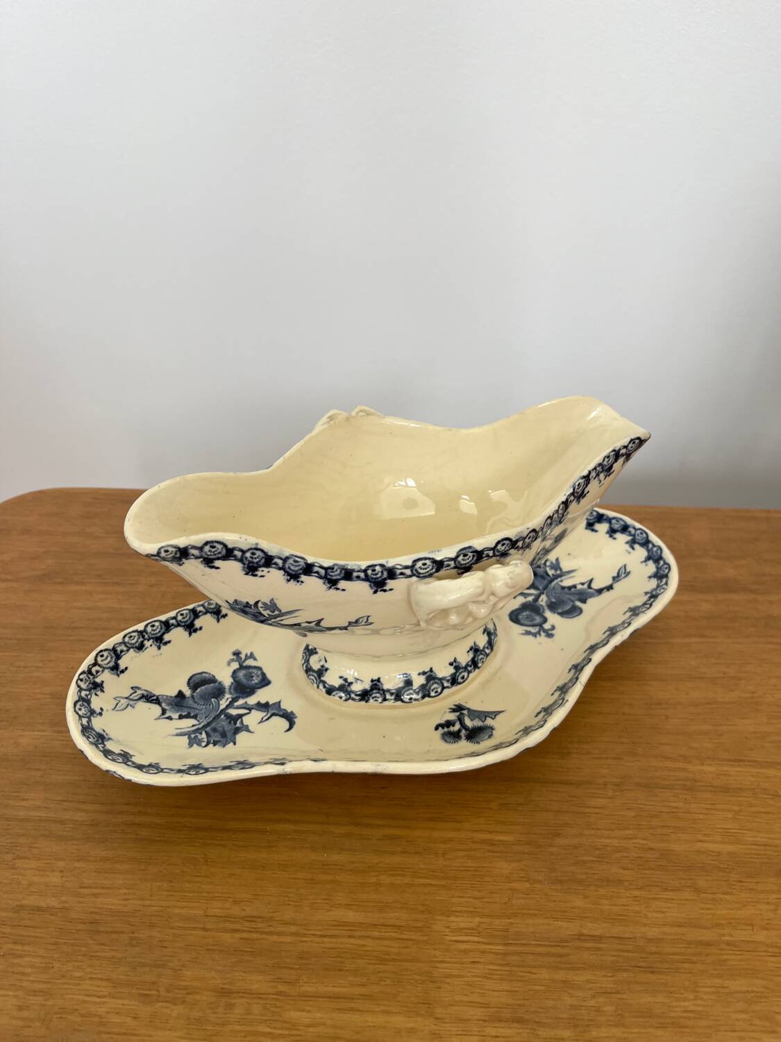 Saucière terre de fer « Chardon » signée GIEN