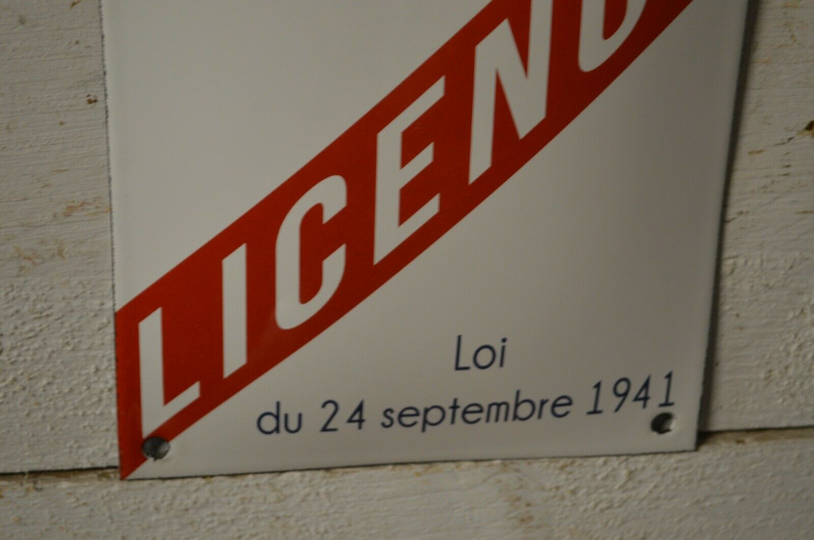 Enamelled plate "licence IV"