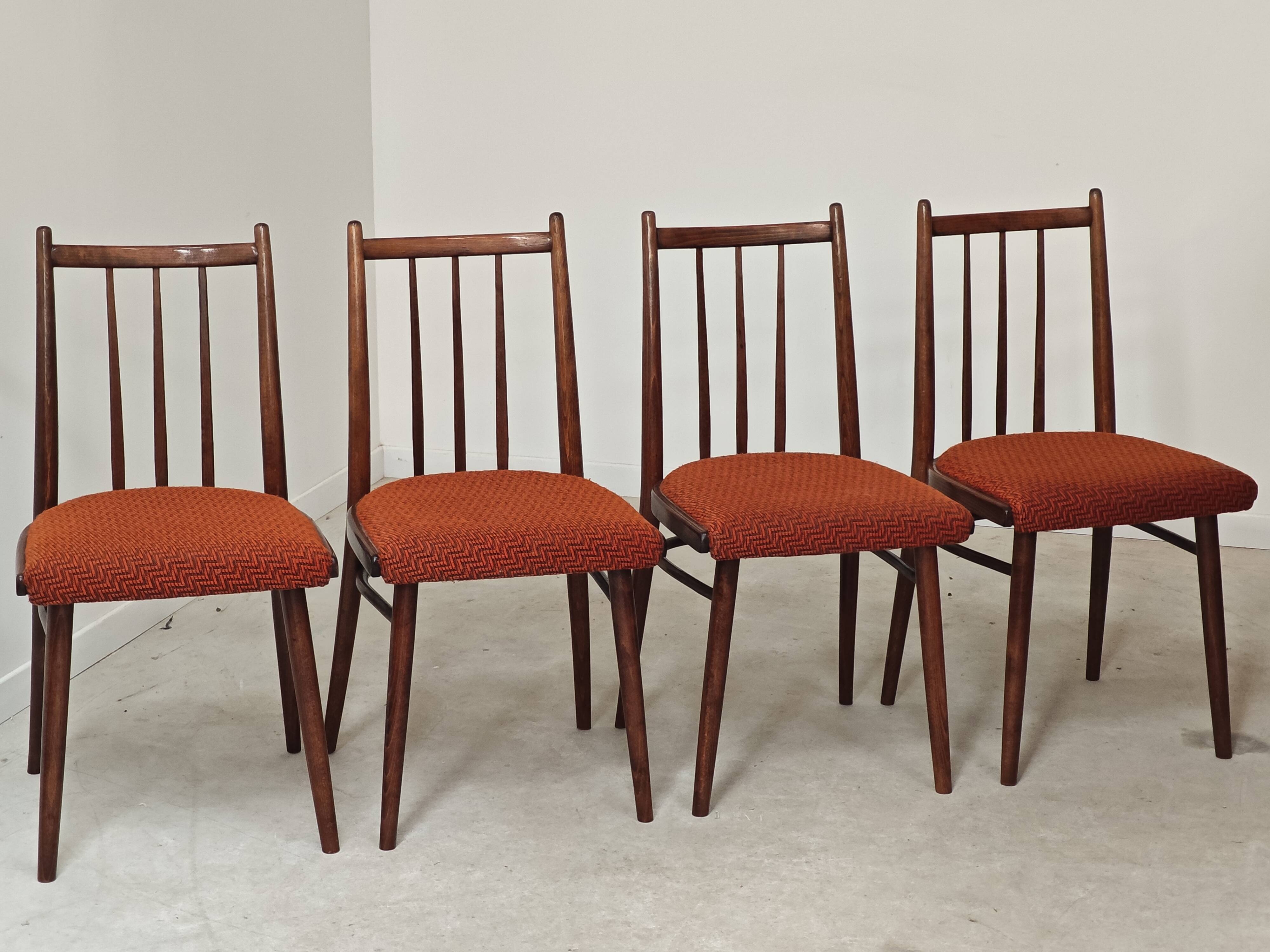 Set of 4 dining chairs TON Bystrice Antonin Suman orange fabric