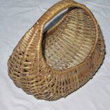 Small banana basket in wicker