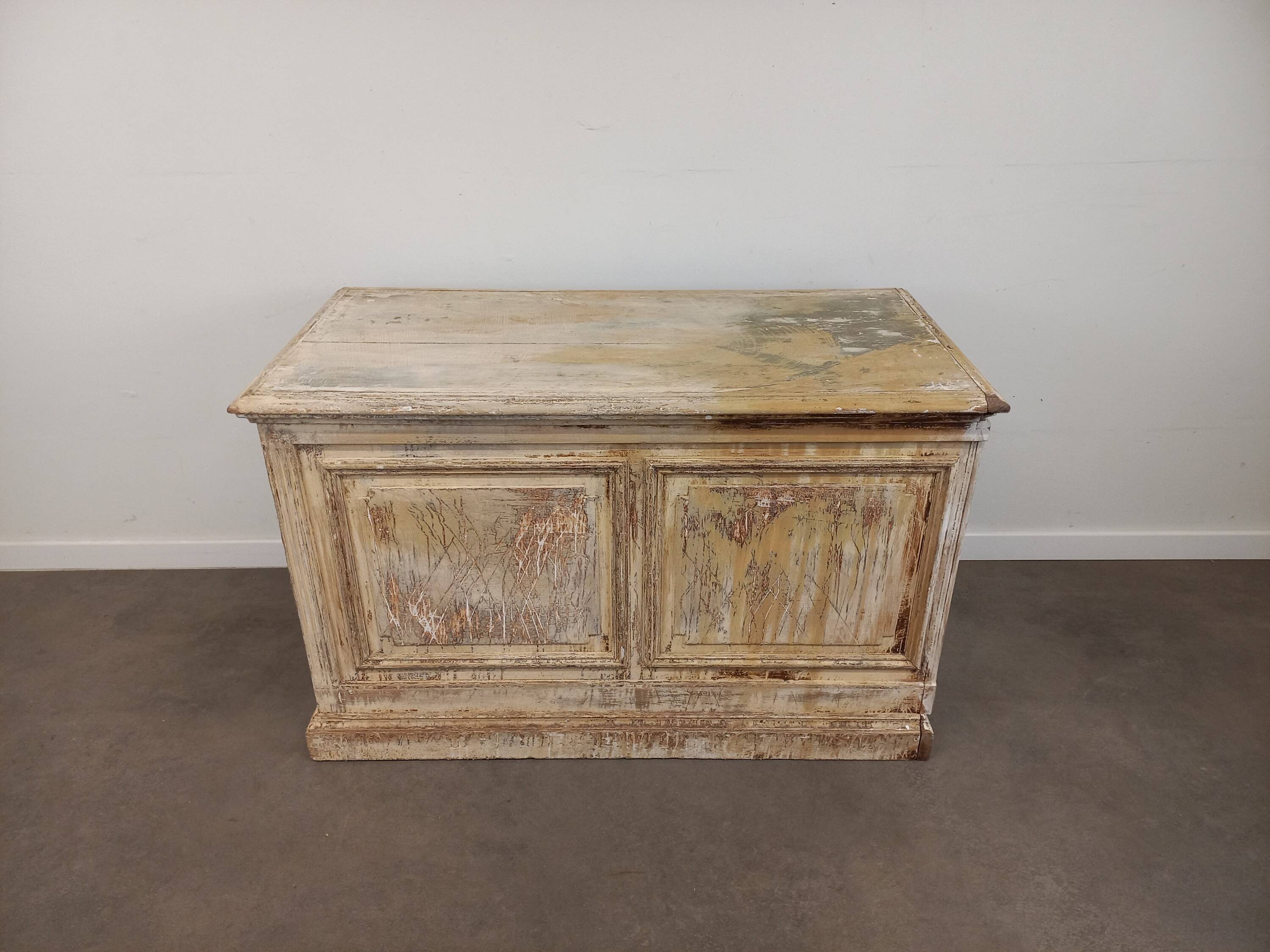 patinated store bank