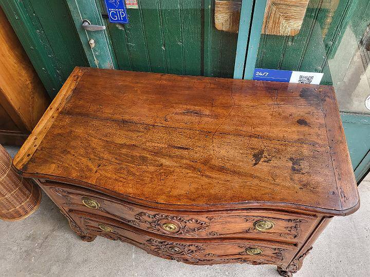 18th century provencal chest of drawers with openwork cross-borders in nyer