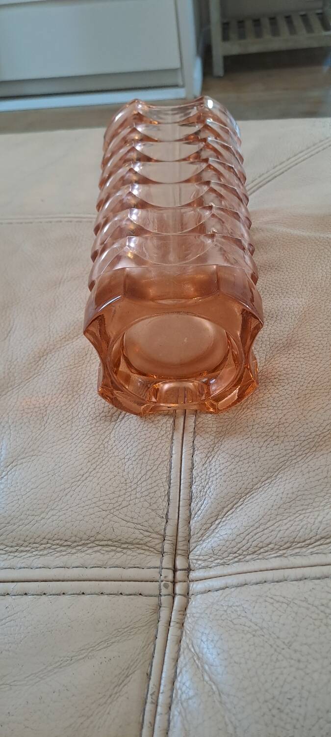 Vase vintage en verre moulé rose