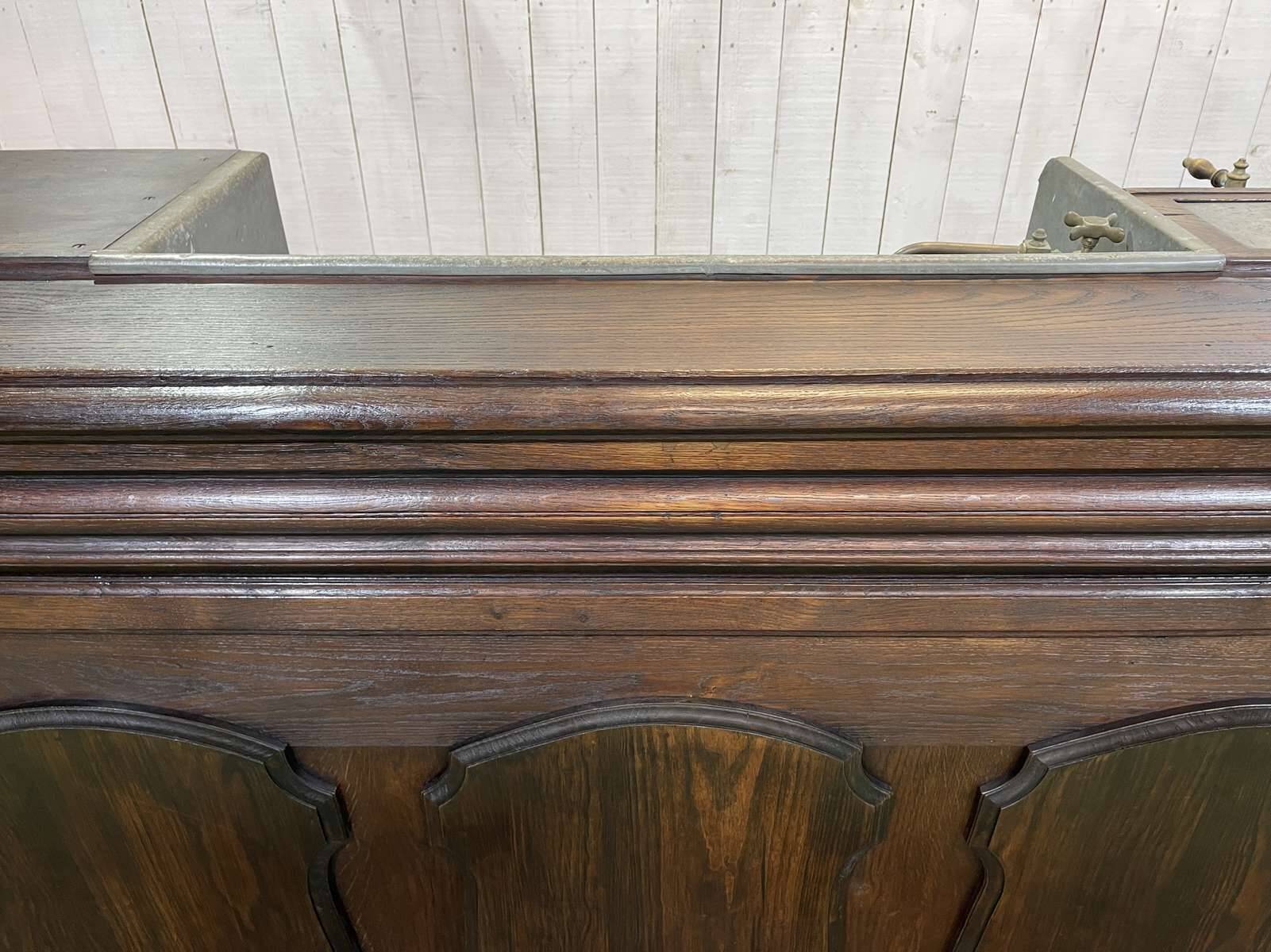 Comptoir de bar en chêne début XXème avec habillage d'époque zinc et étain