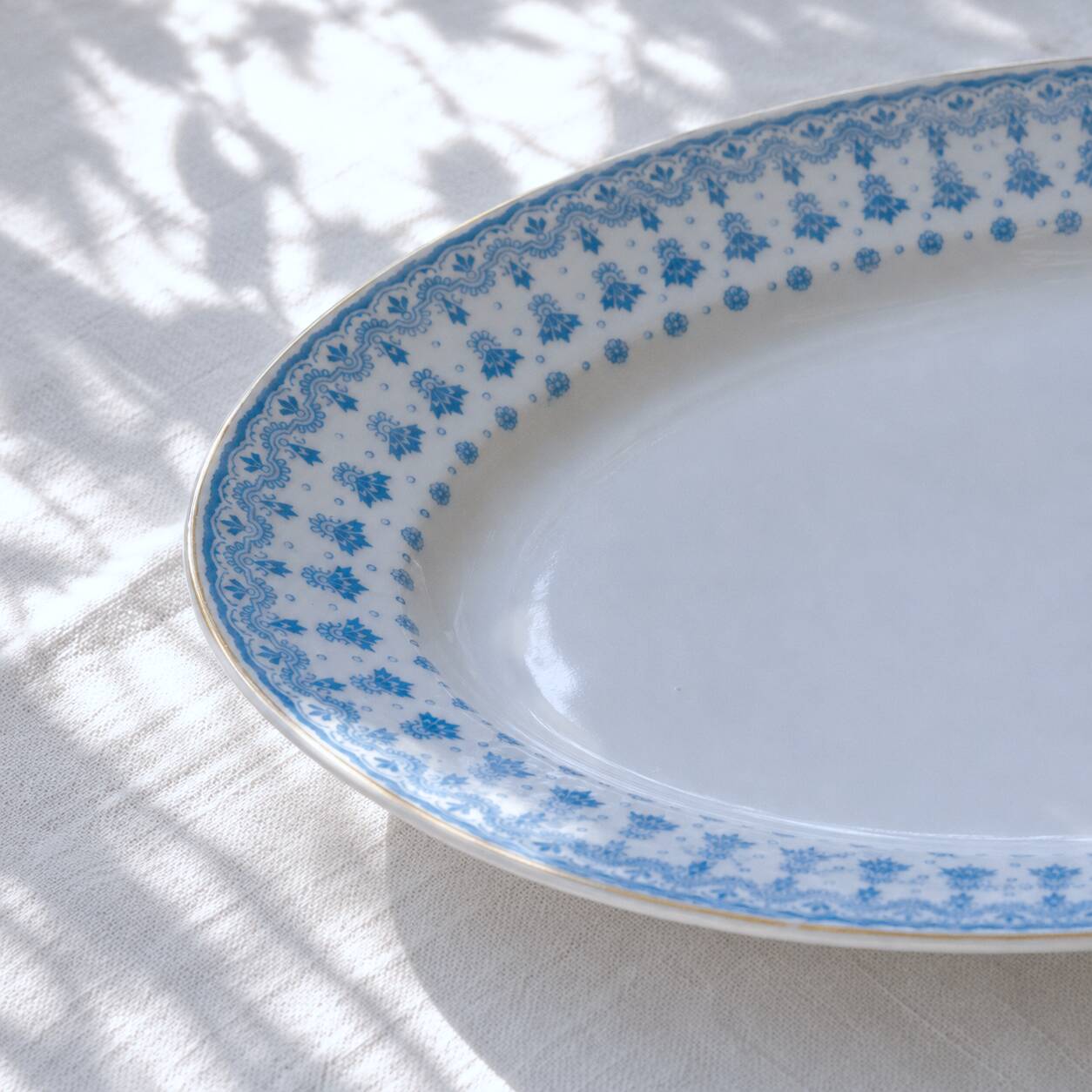 Grand plat ovale ancien de 1909 en porcelaine Oscar Schaller