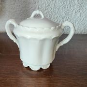 Limoges porcelain coffee maker in Haviland, white milk pot and sugar bowl decorated with leaves