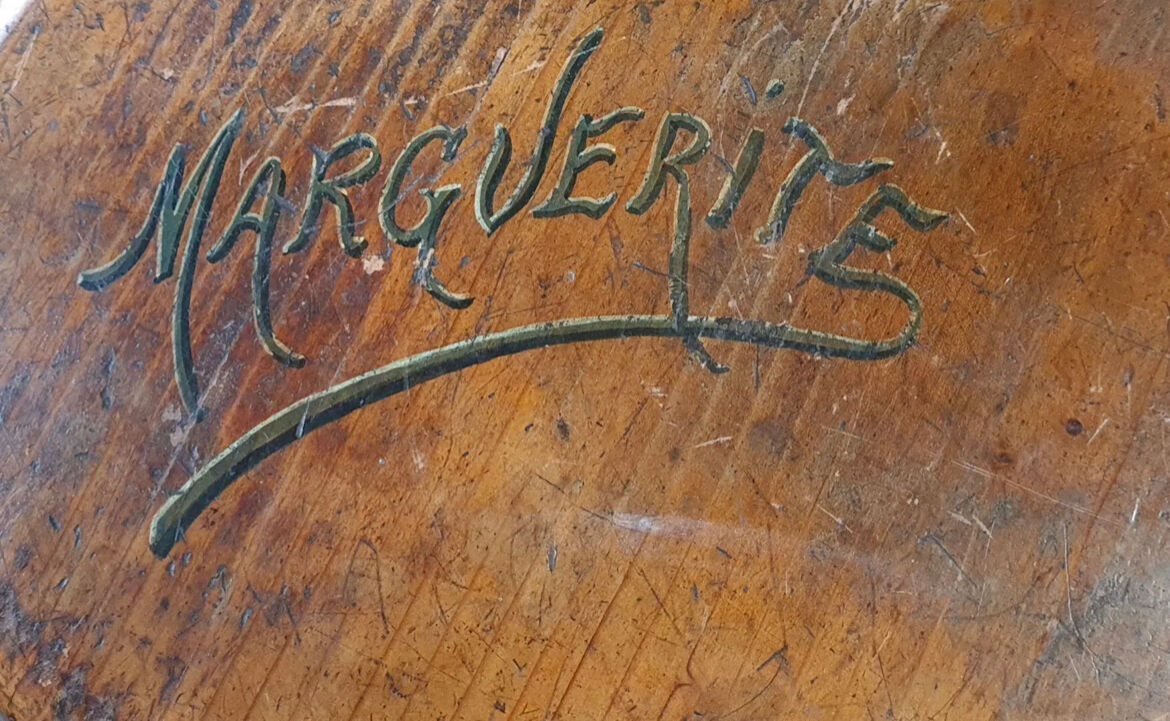 Tripod pedestal "Marguerite" 1900