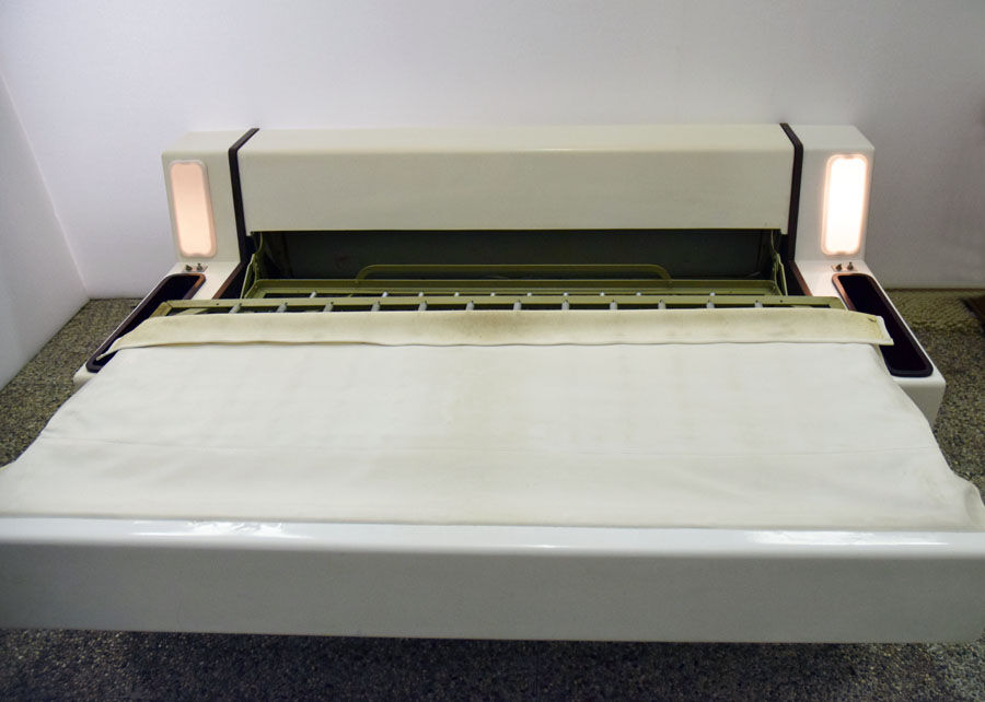 Rare space age sofa bed ‘Tortuga’ in fiberglass with lighting