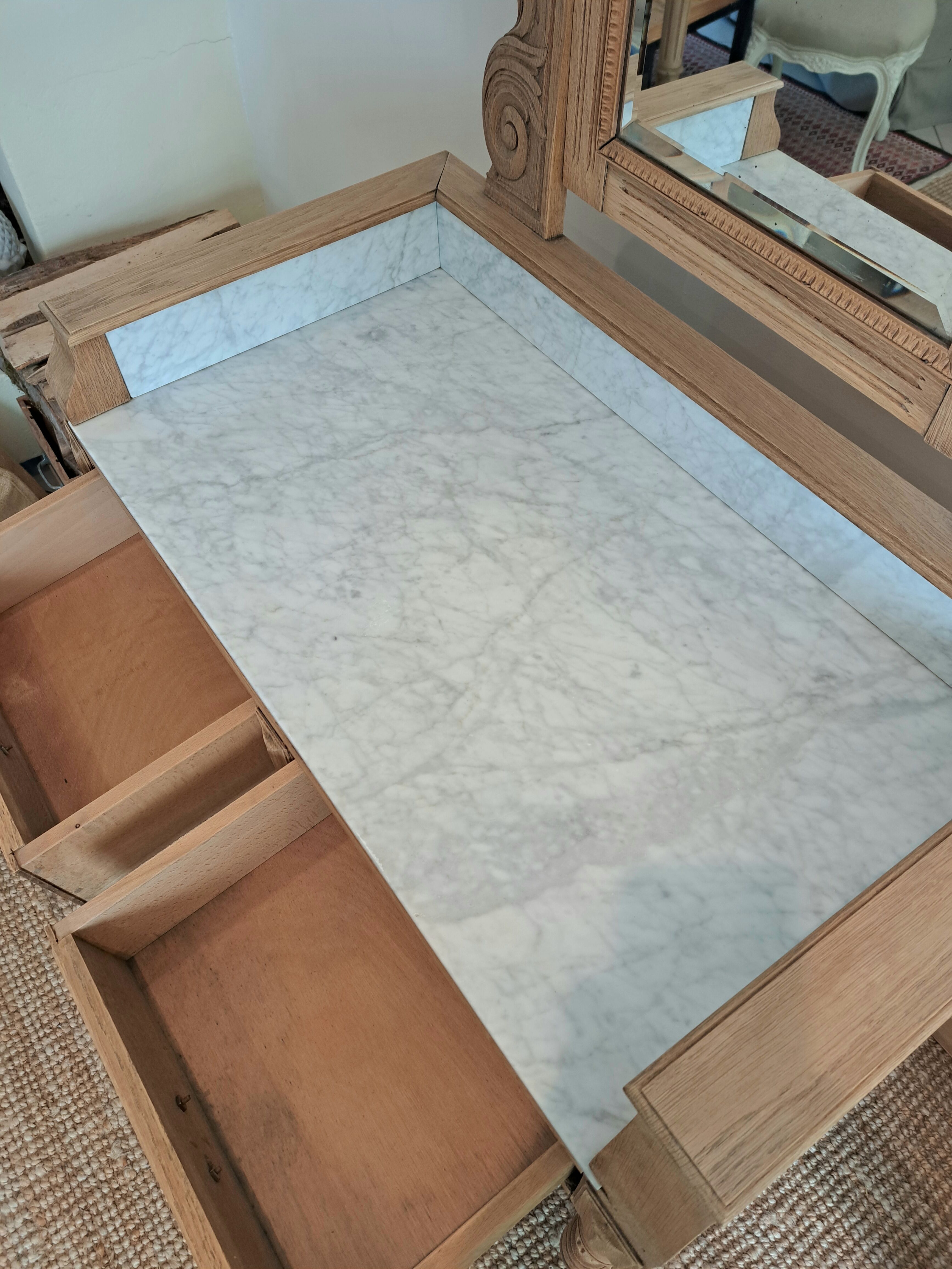 Bathroom cabinet with marble top in Henri II style