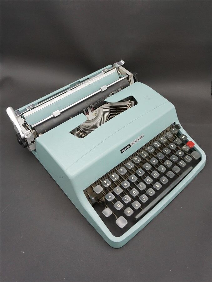 Lettera 32 typewriter