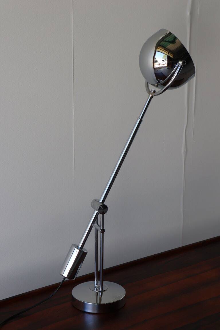Solere Paris desk lamp with chrome metal pendulum, 1980s