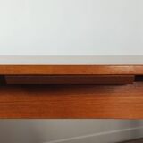 Scandinavian 60' extending table