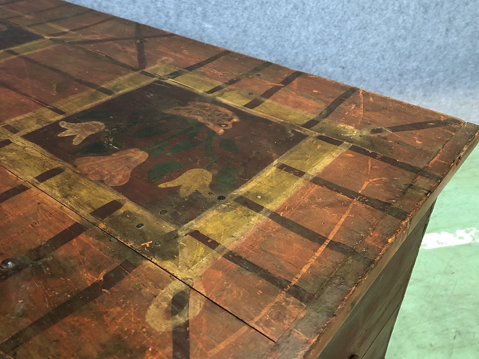 Fir chest with original painting-early twentieth