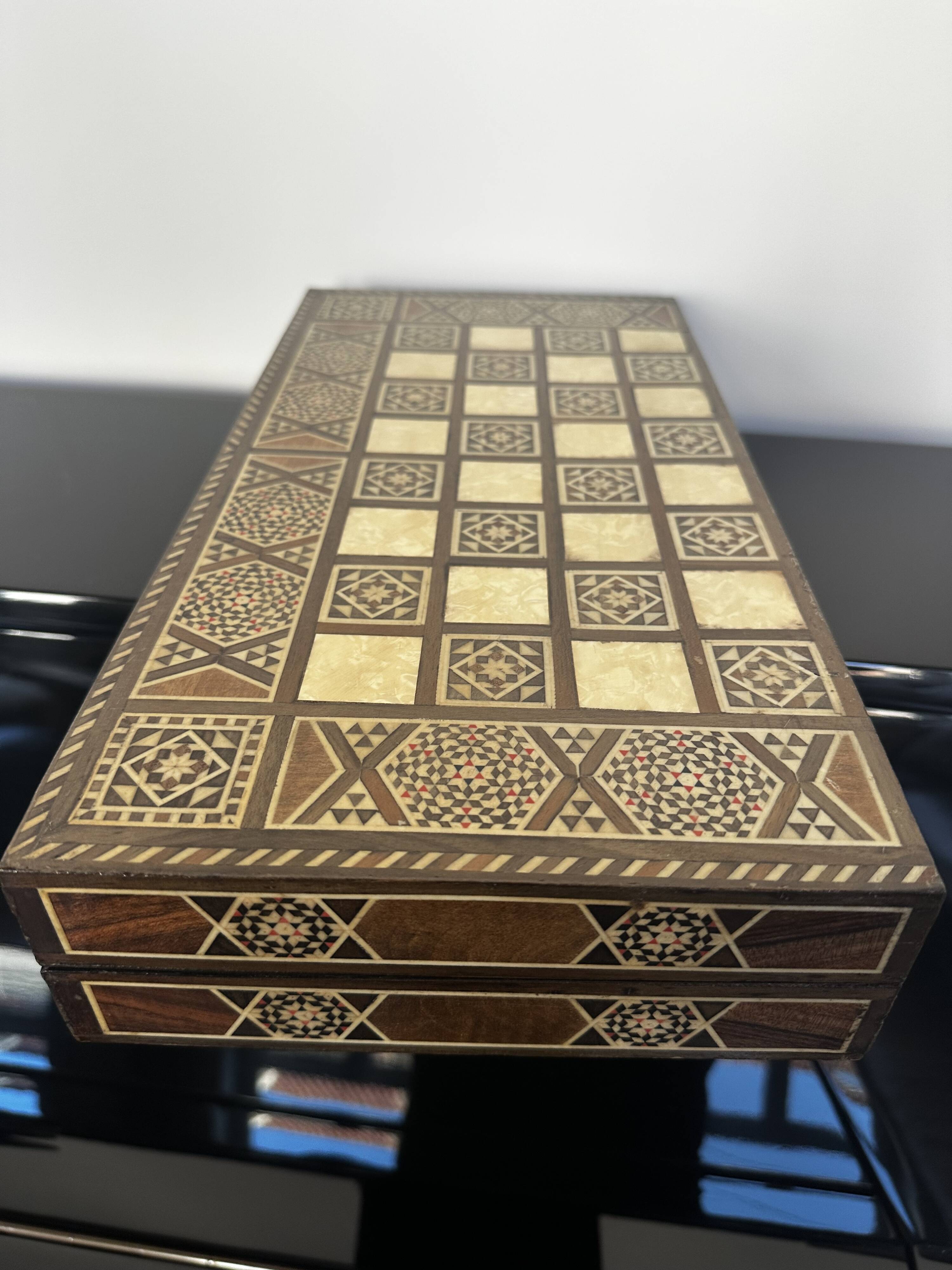 Jeu de Backgammon ancien en Bois Marqueté Syrien