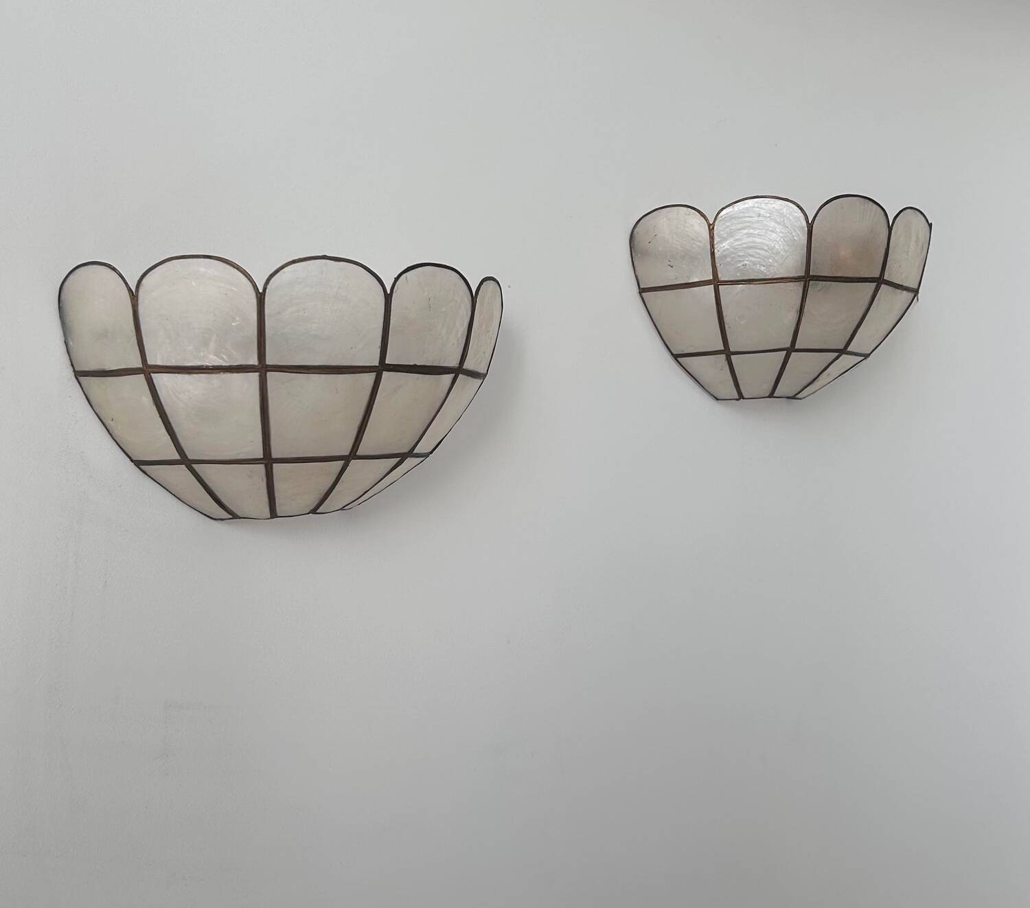 Paire d’applique vintage en nacre, France 1970