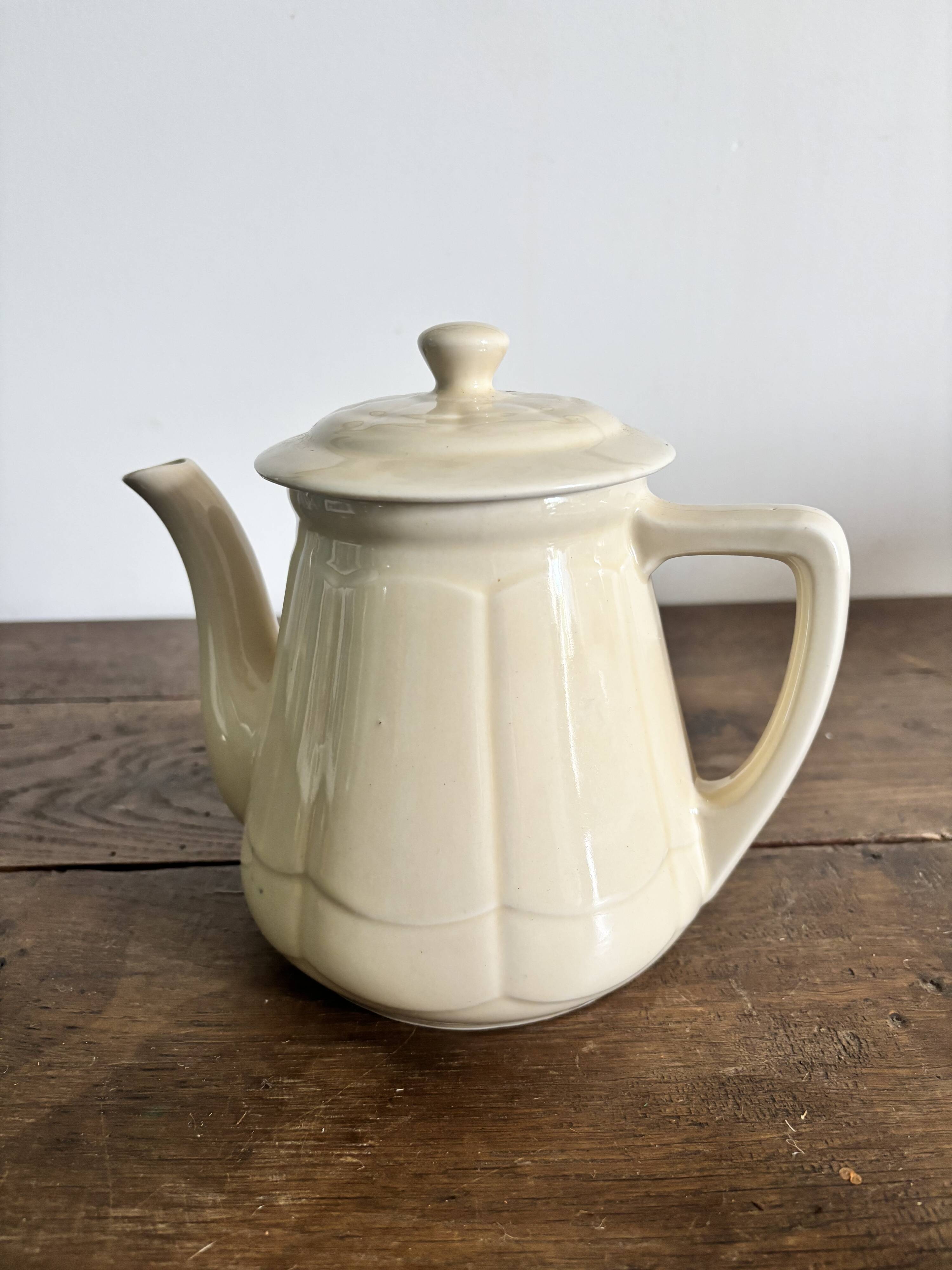 Antique ivory earthenware teapot – Art Deco style – 1930s/50s