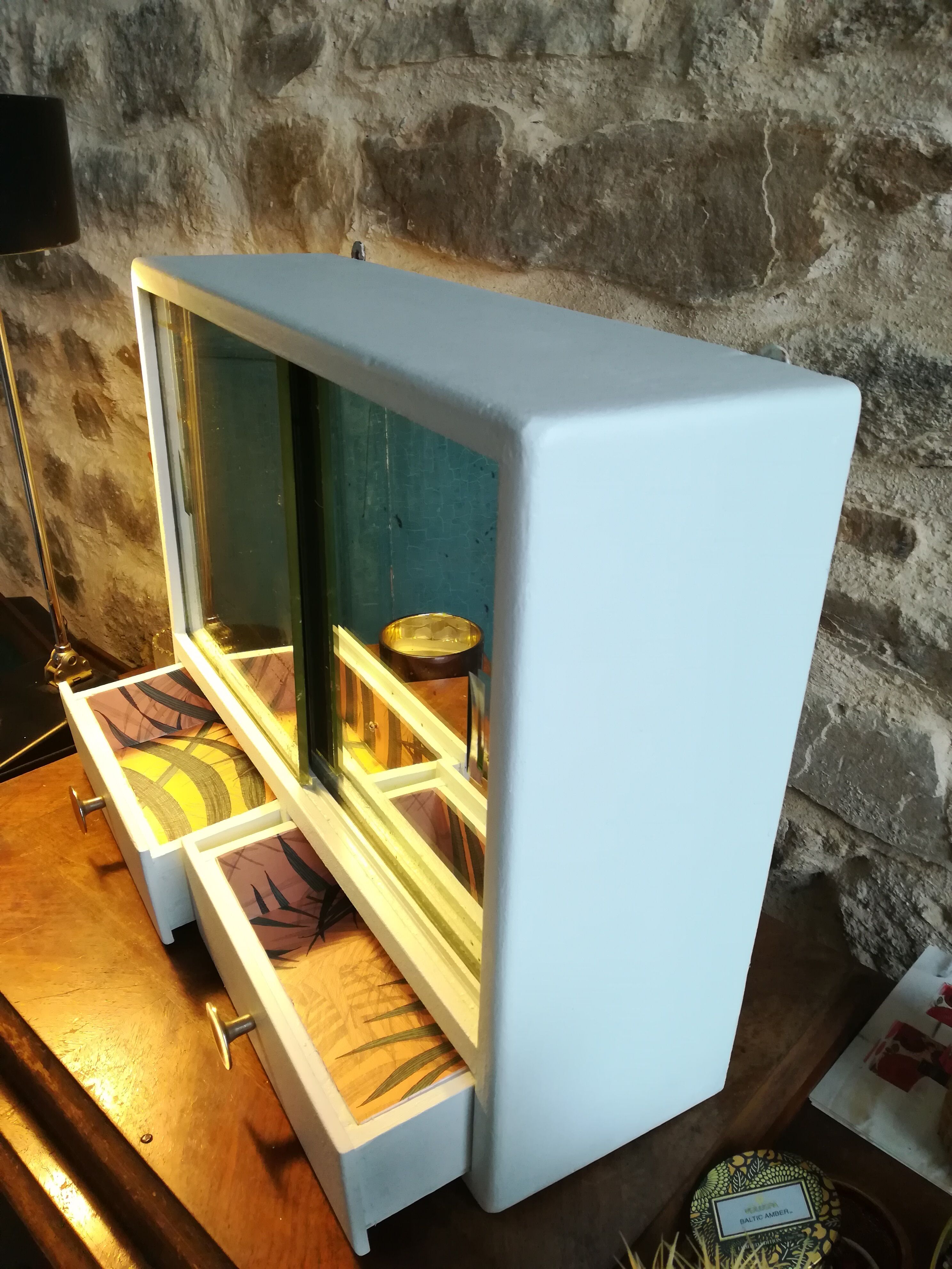 Armoire à pharmacie relookée