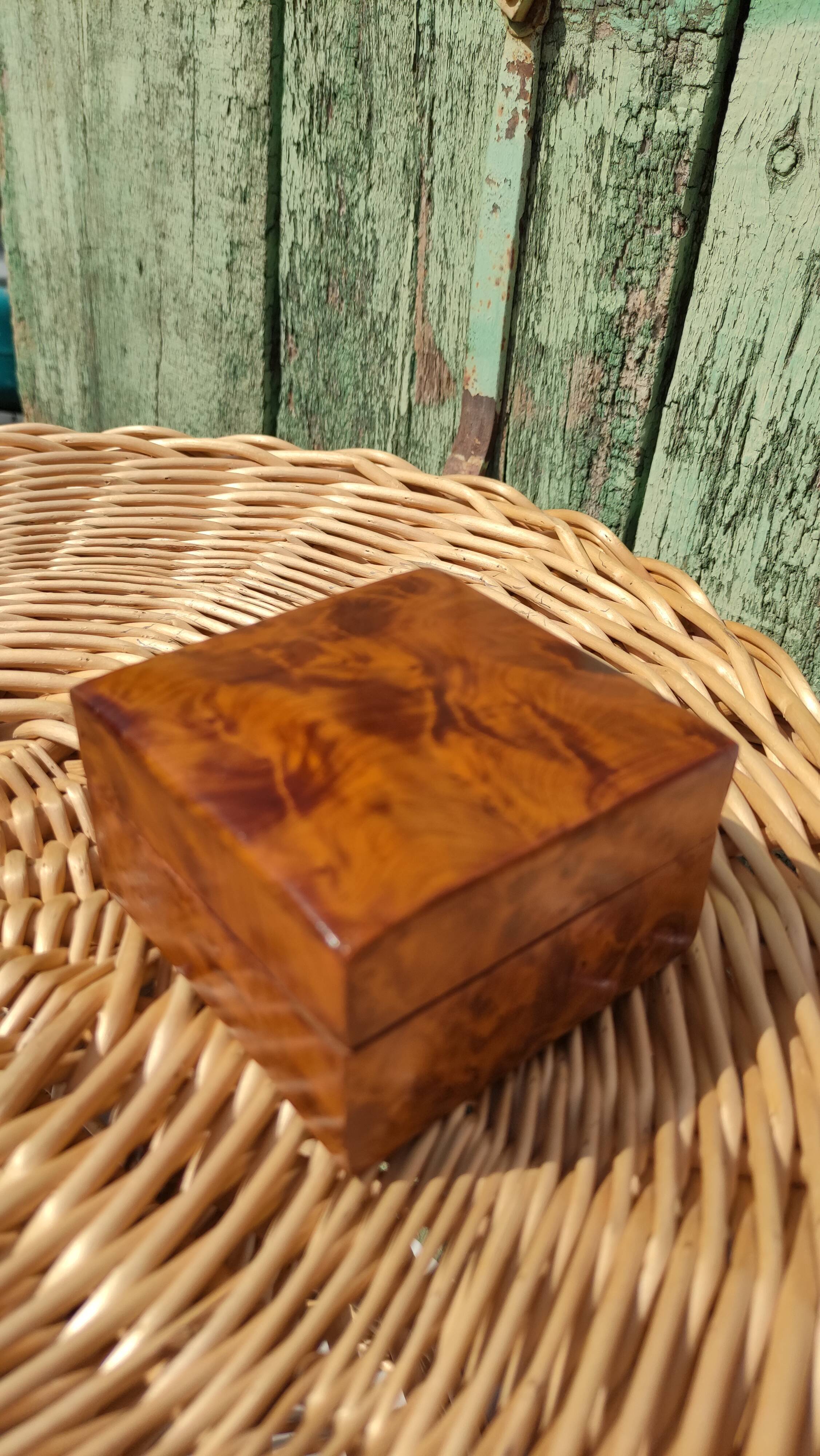 Old box in thuja magnifying glass Napoleon III style