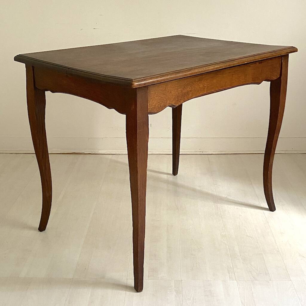 Side table or desk in Louis XV style made of walnut.