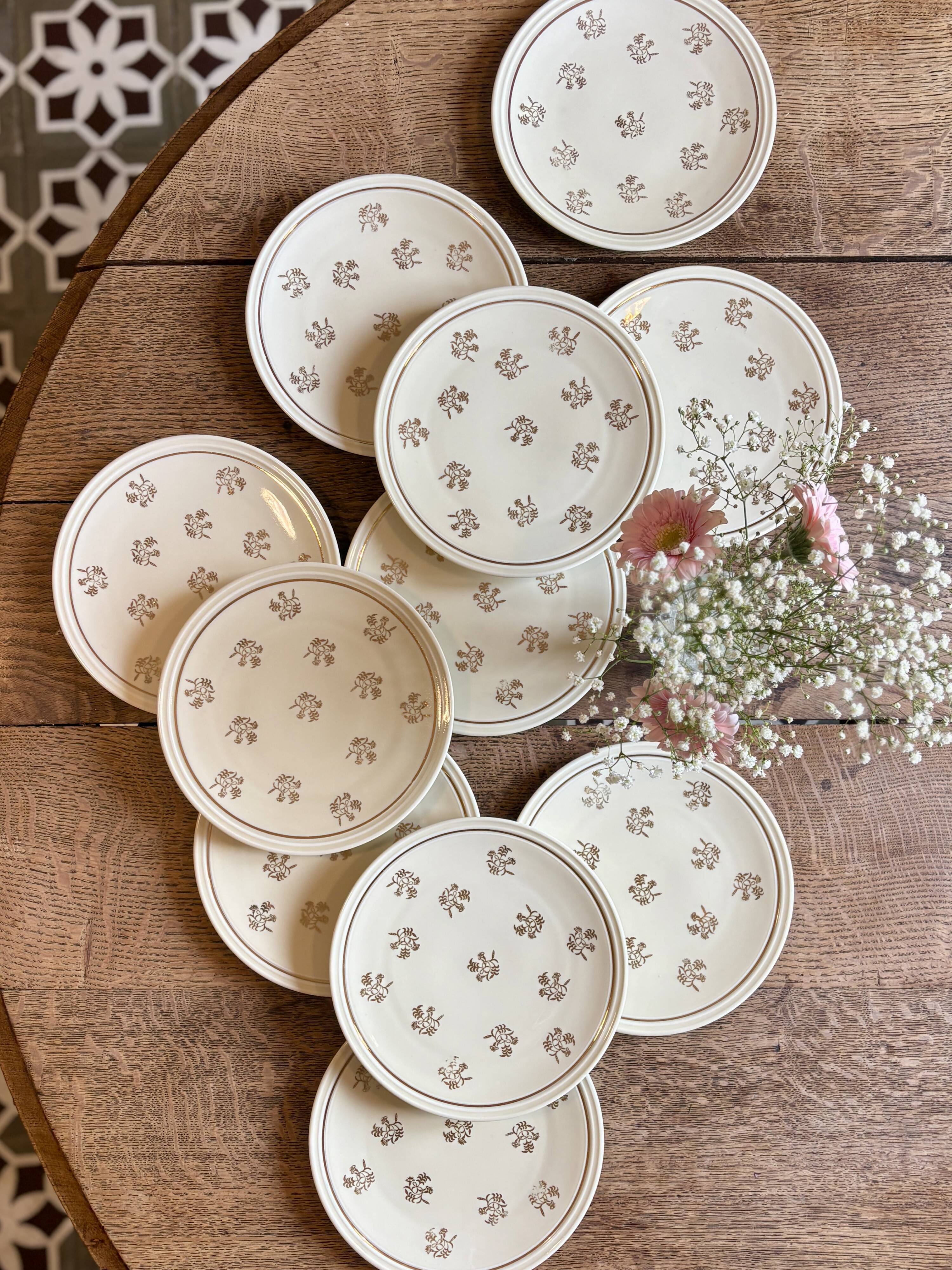 Lot de 11 assiettes à dessert anciennes en porcelaine de Limoges