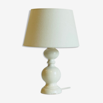 Lampe vintage en bois laquée blanc