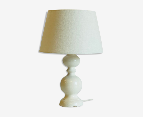 Lampe vintage en bois laquée blanc