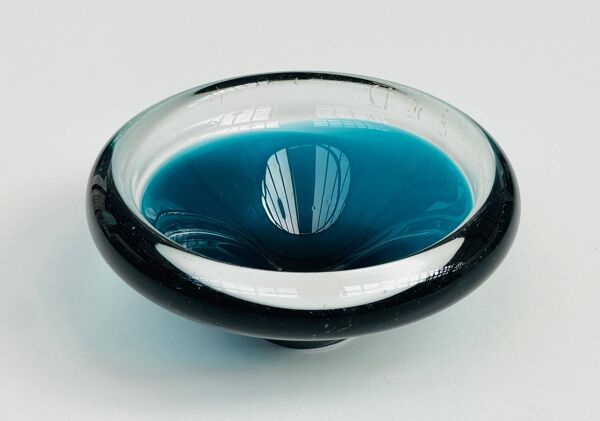 Vide-poche scandinave en verre sommerso bleu, années 60