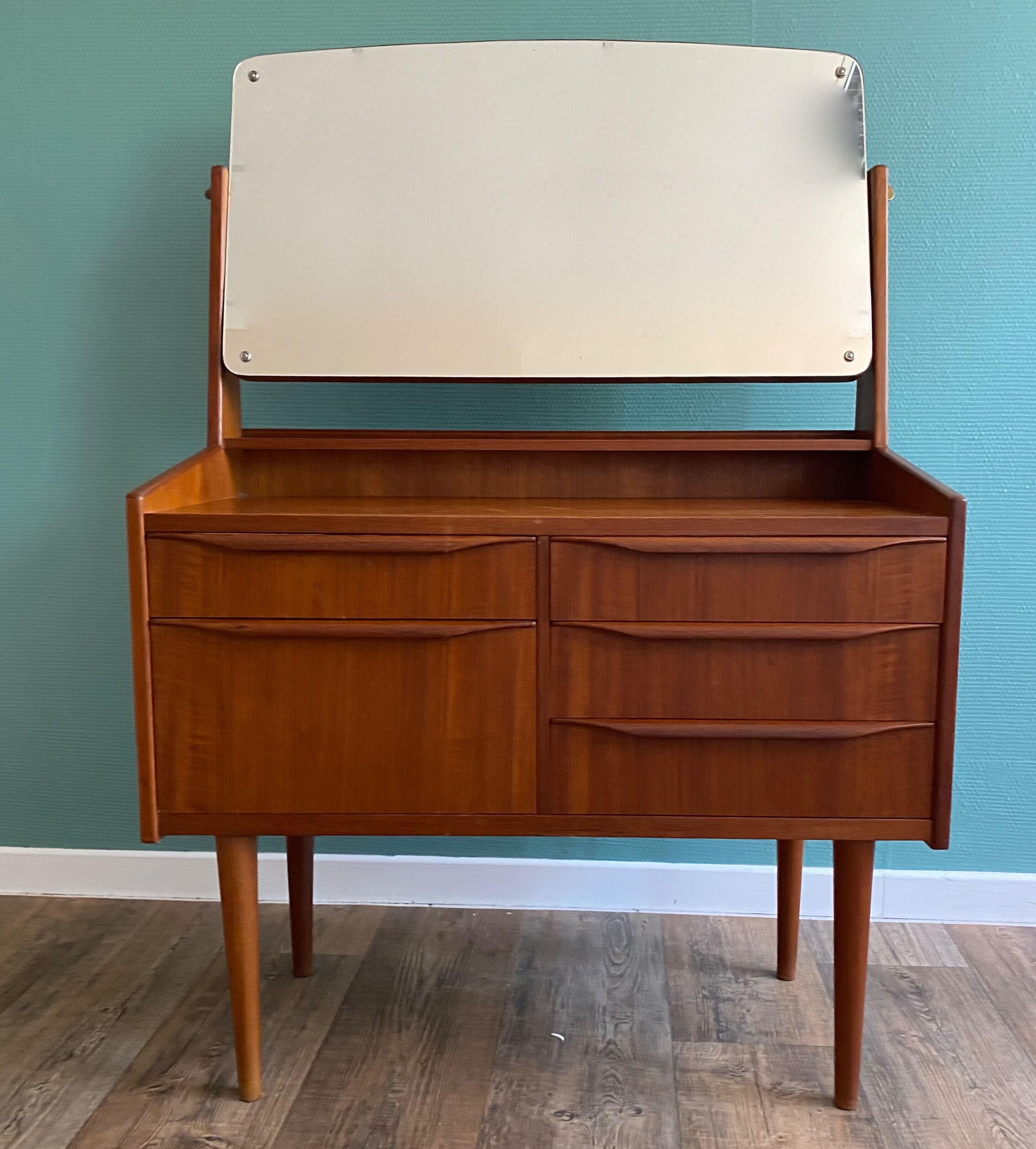 Coiffeuse en teck à miroir pivotant travail scandinave