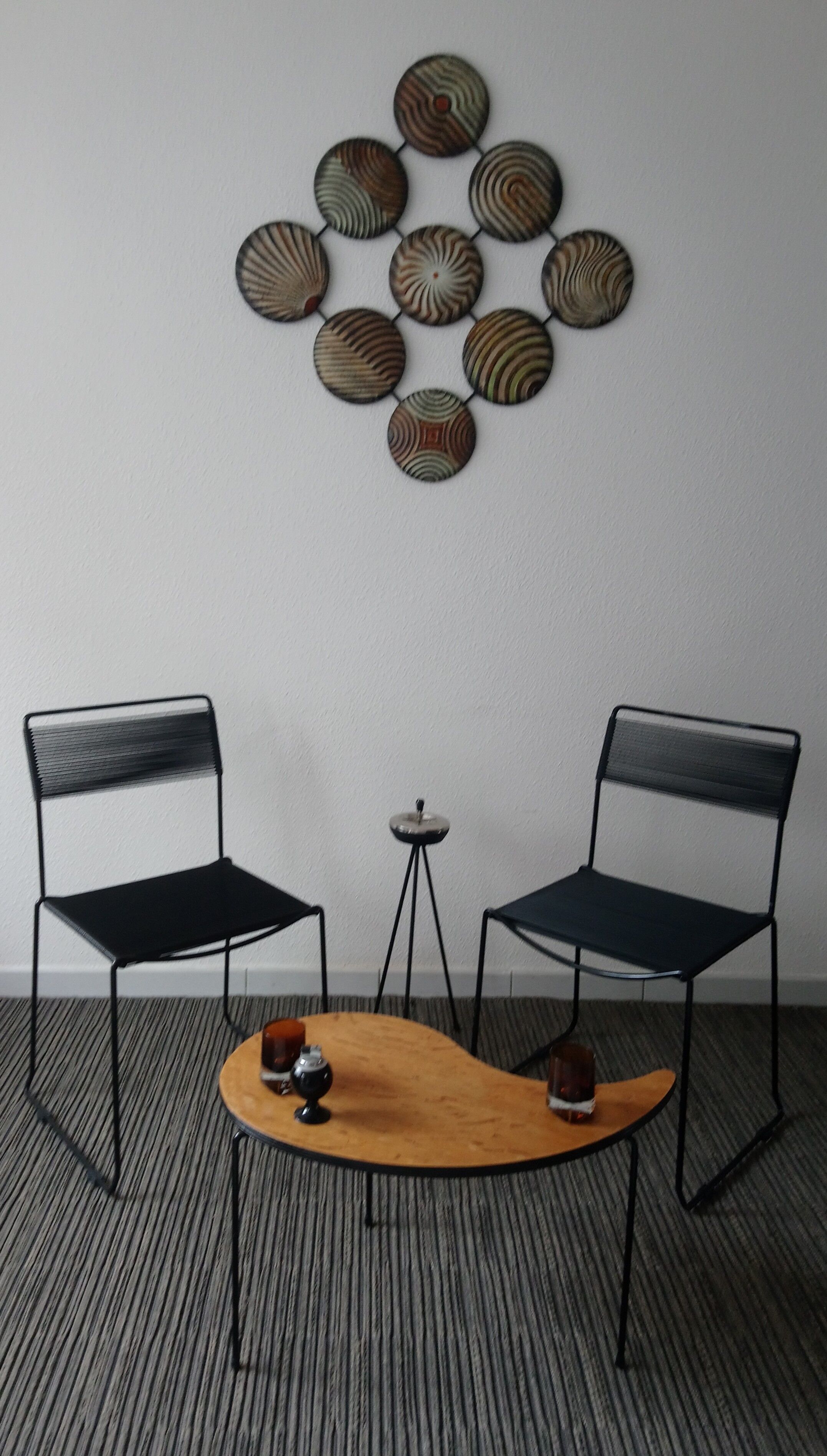 Paire de chaises spaghetti scoubidou noires années 70