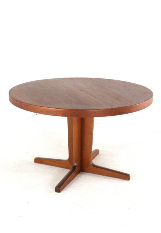 Danish round 1x extendable dining table 'Outrup' - teak