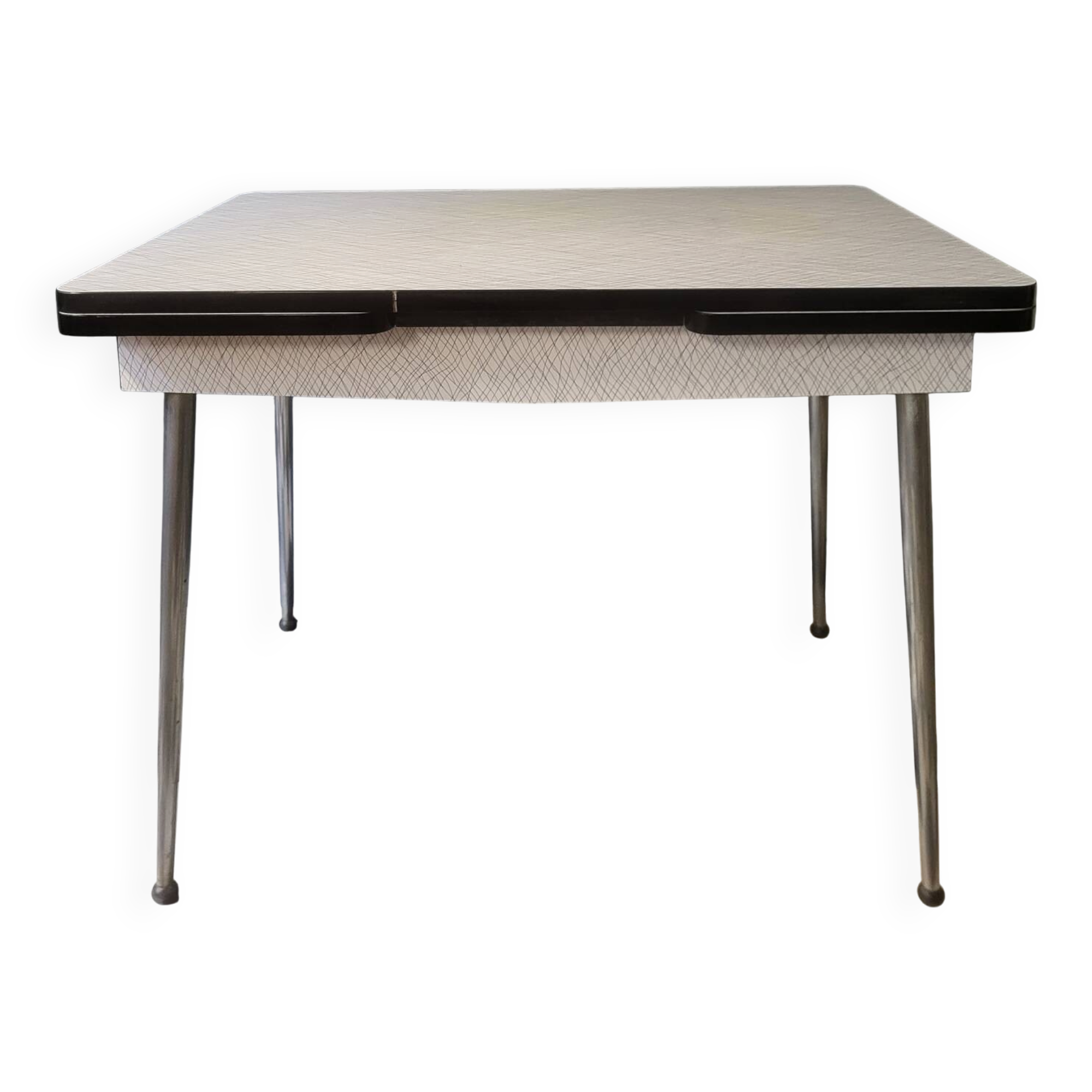 Extendable table in formica