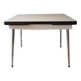 Extendable table in formica