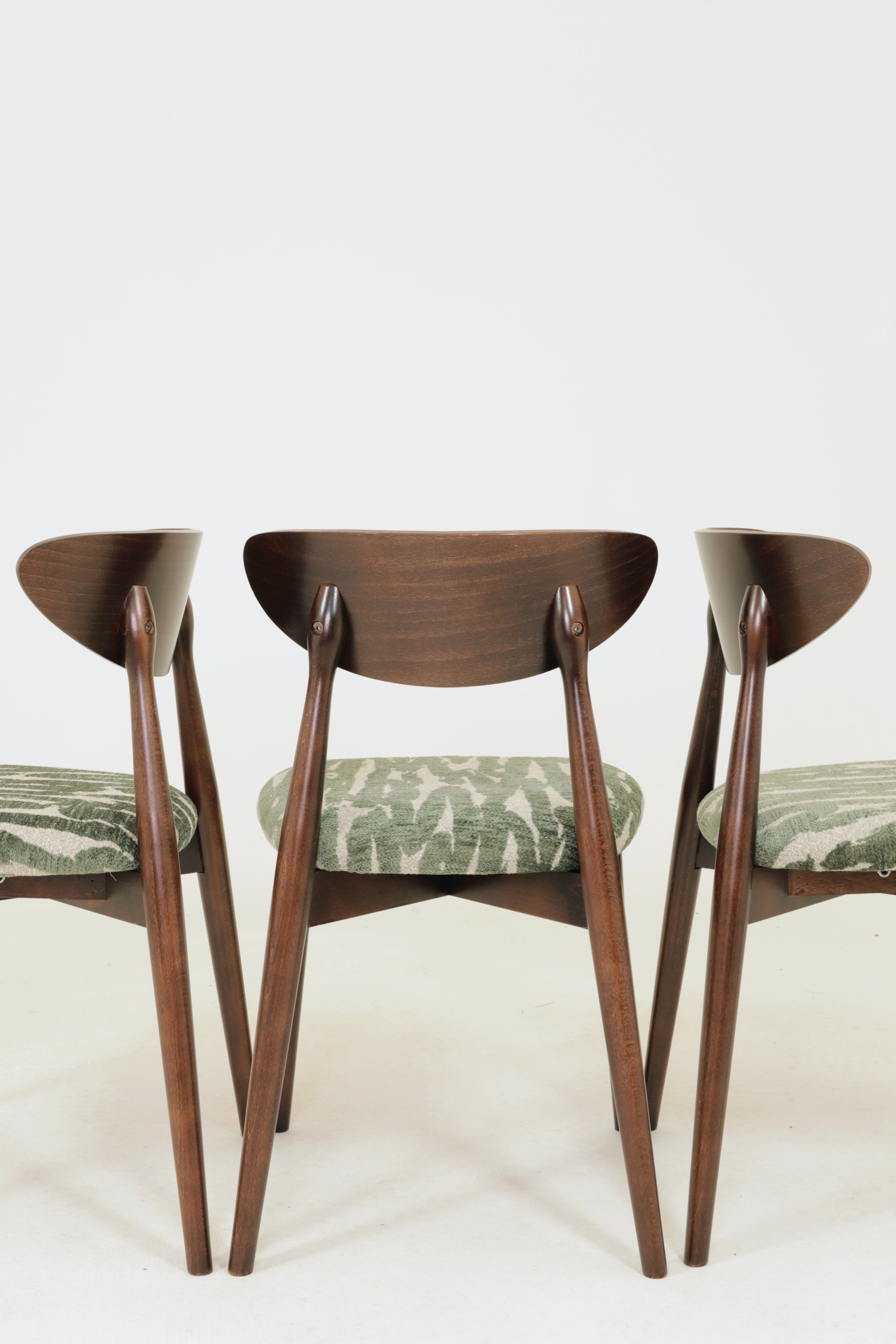 Modern set of 6 dining chairs, jacquard upholstery with patterns.