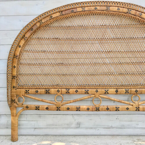 Braided rattan headof