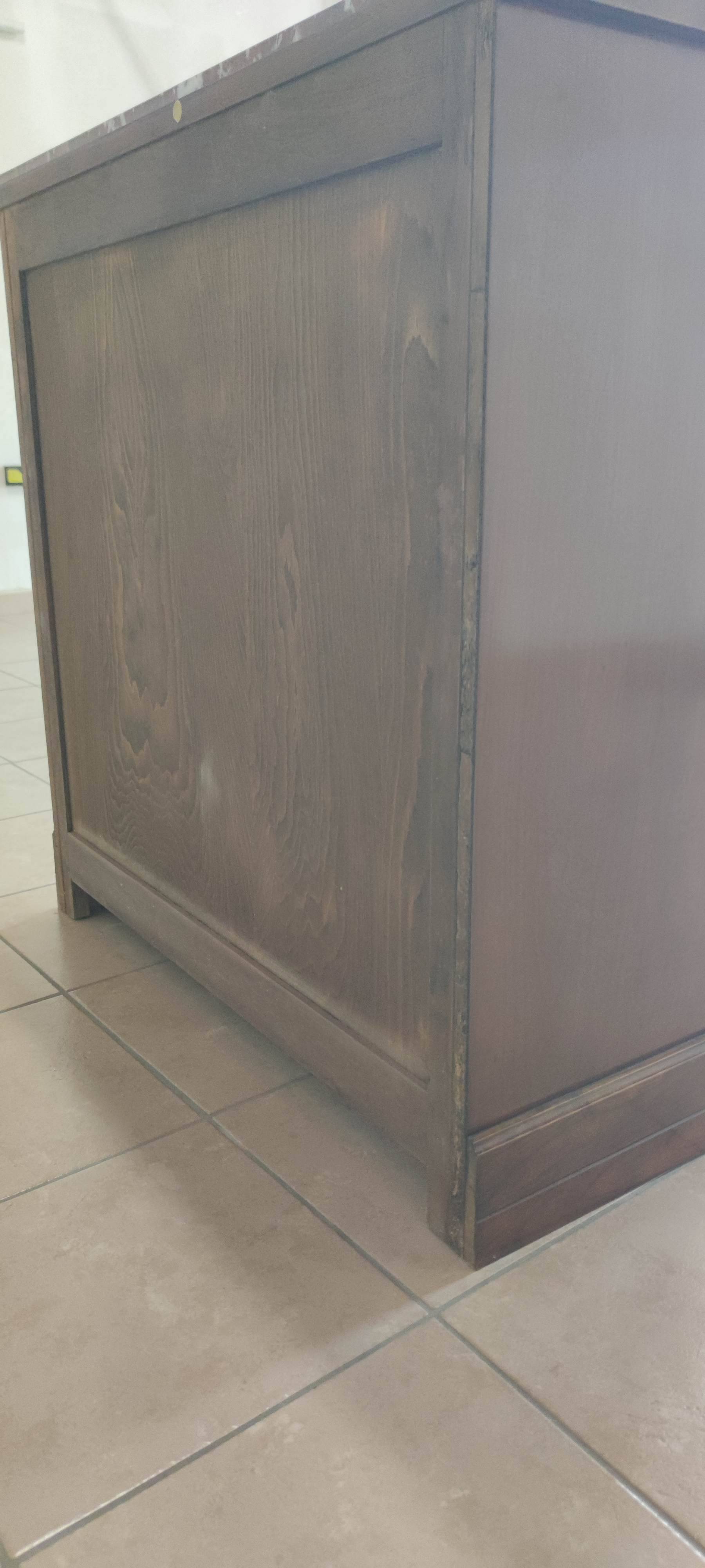 Low shoe storage cabinet