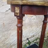 Very nice wooden pedestal