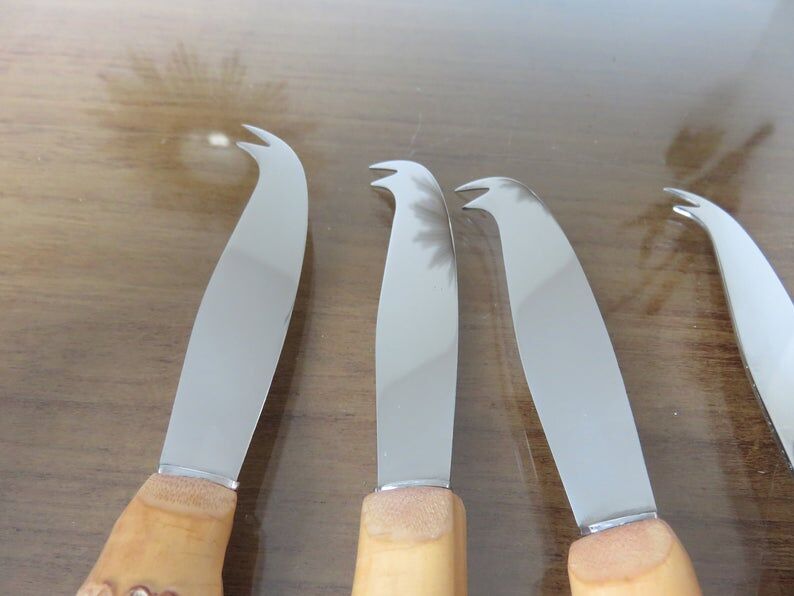 Set of 6 cheese knives, bamboo handle 60s
