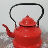 Bouilloire en tôle émaillée rouge