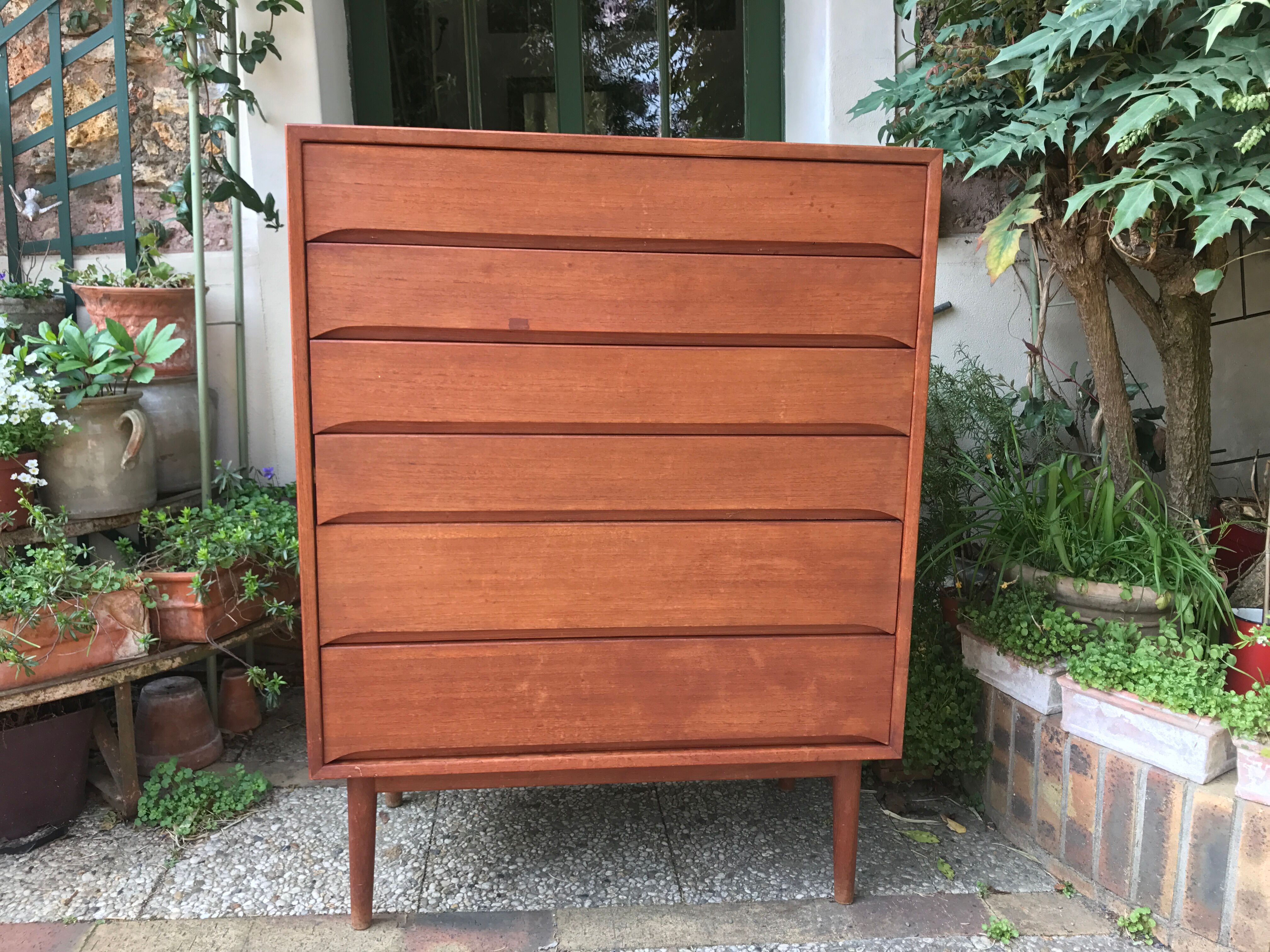 Scandinavian chest of drawers