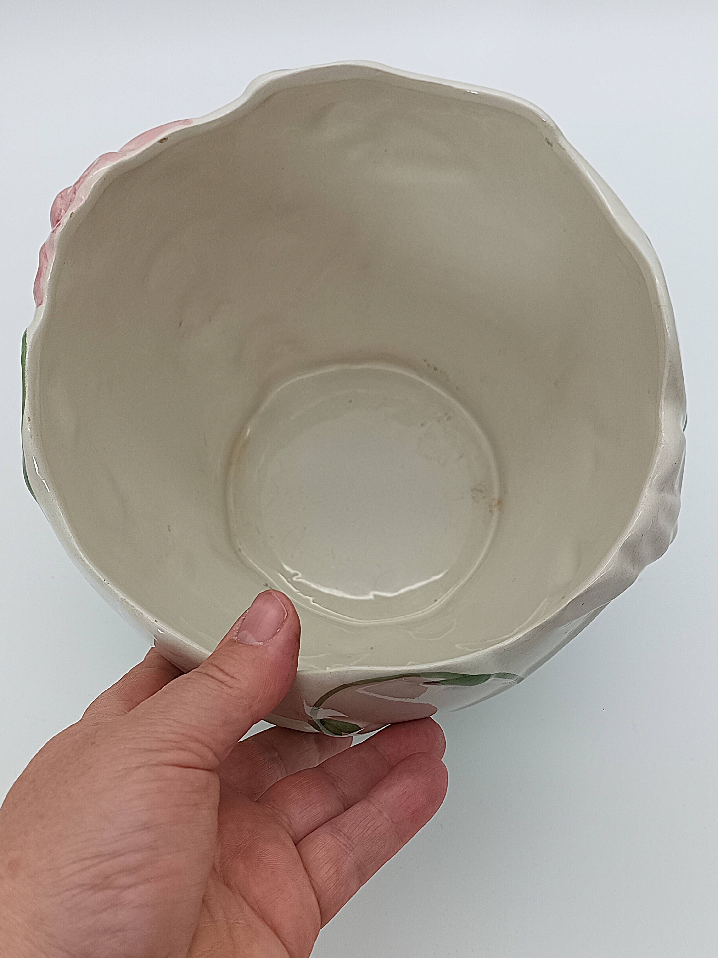 Vintage ceramic cache-pot with floral relief (Barbotine) – Ø 20 cm