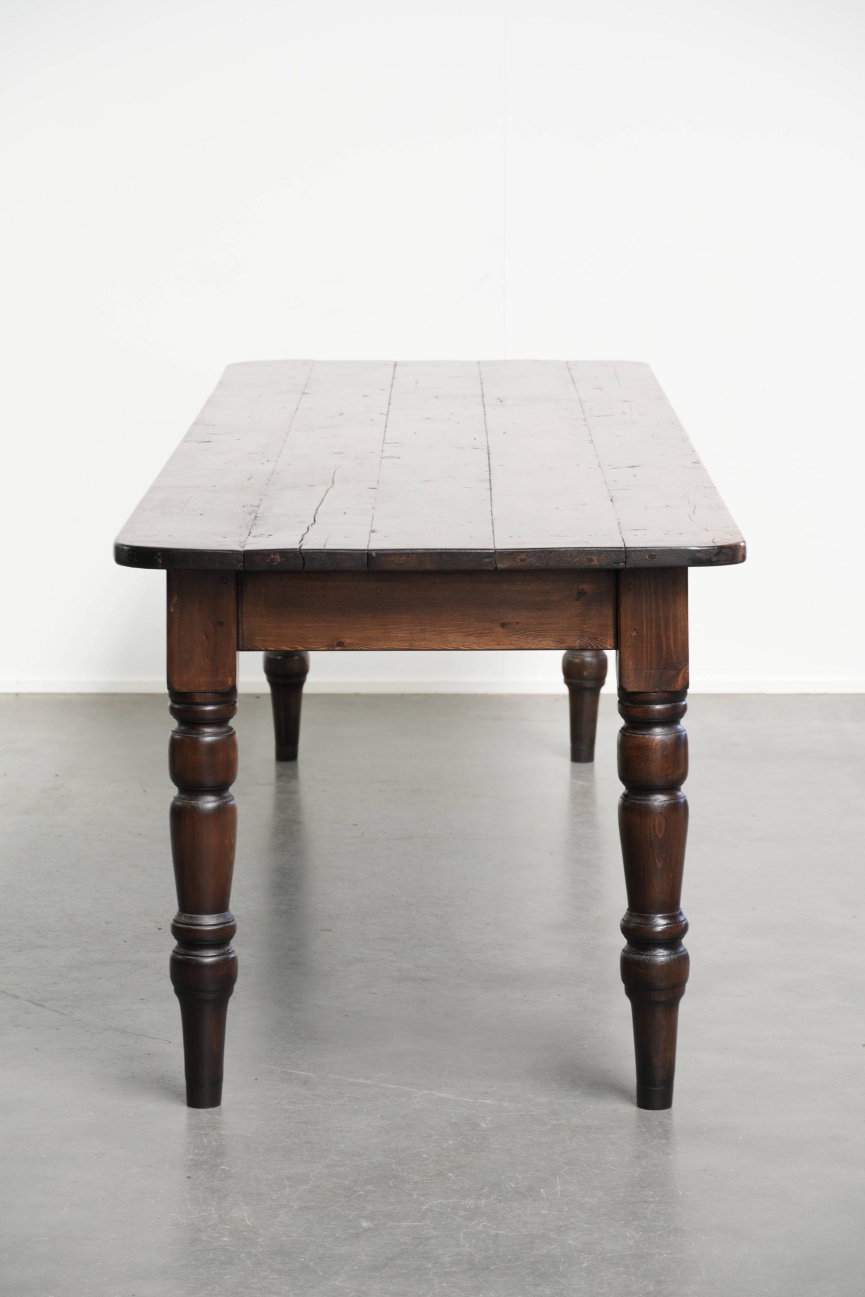 Antique English 19th-century farmhouse dining table made of pinewood