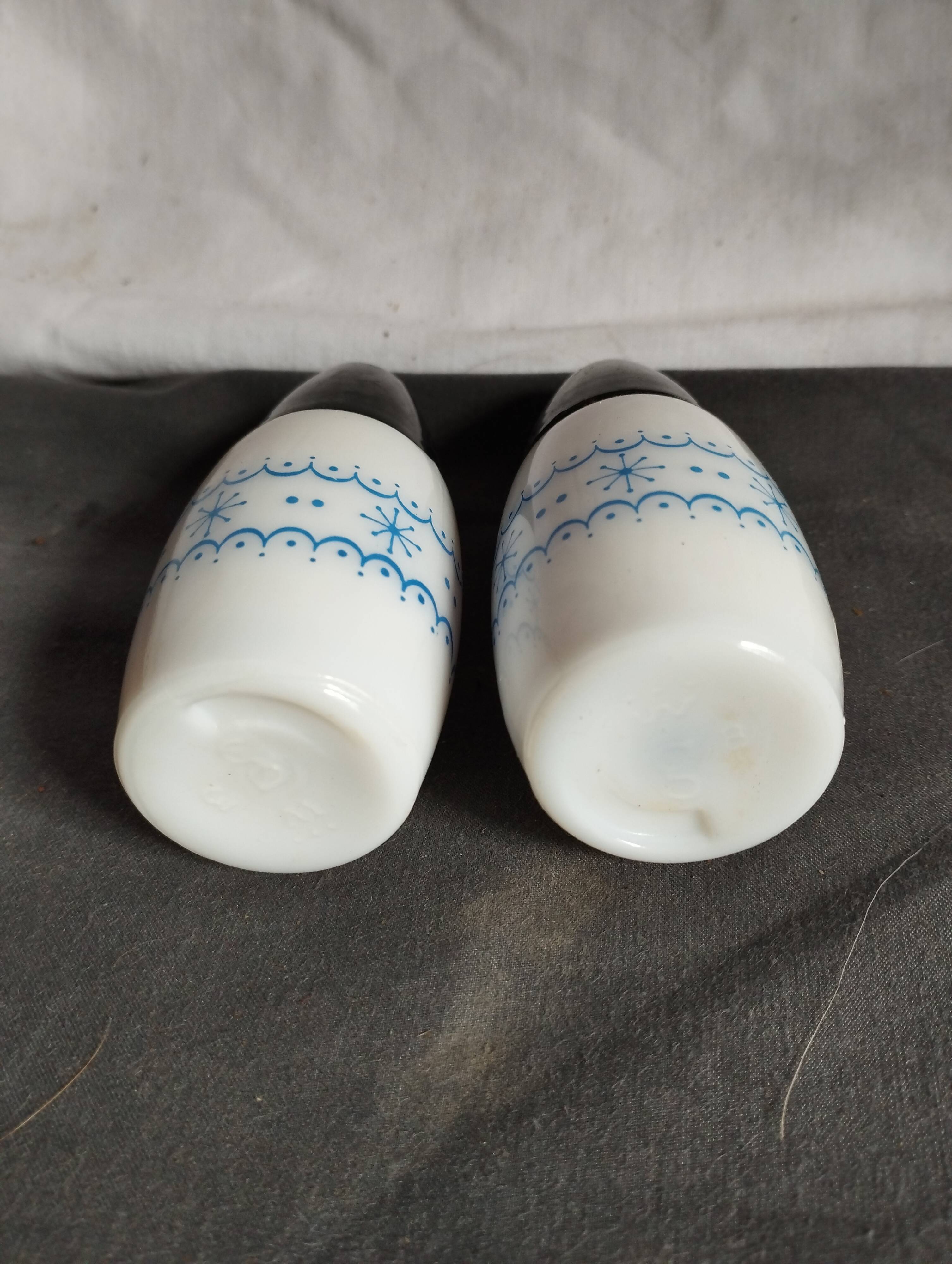 duo salt and pepper shaker Gemco blue flakes