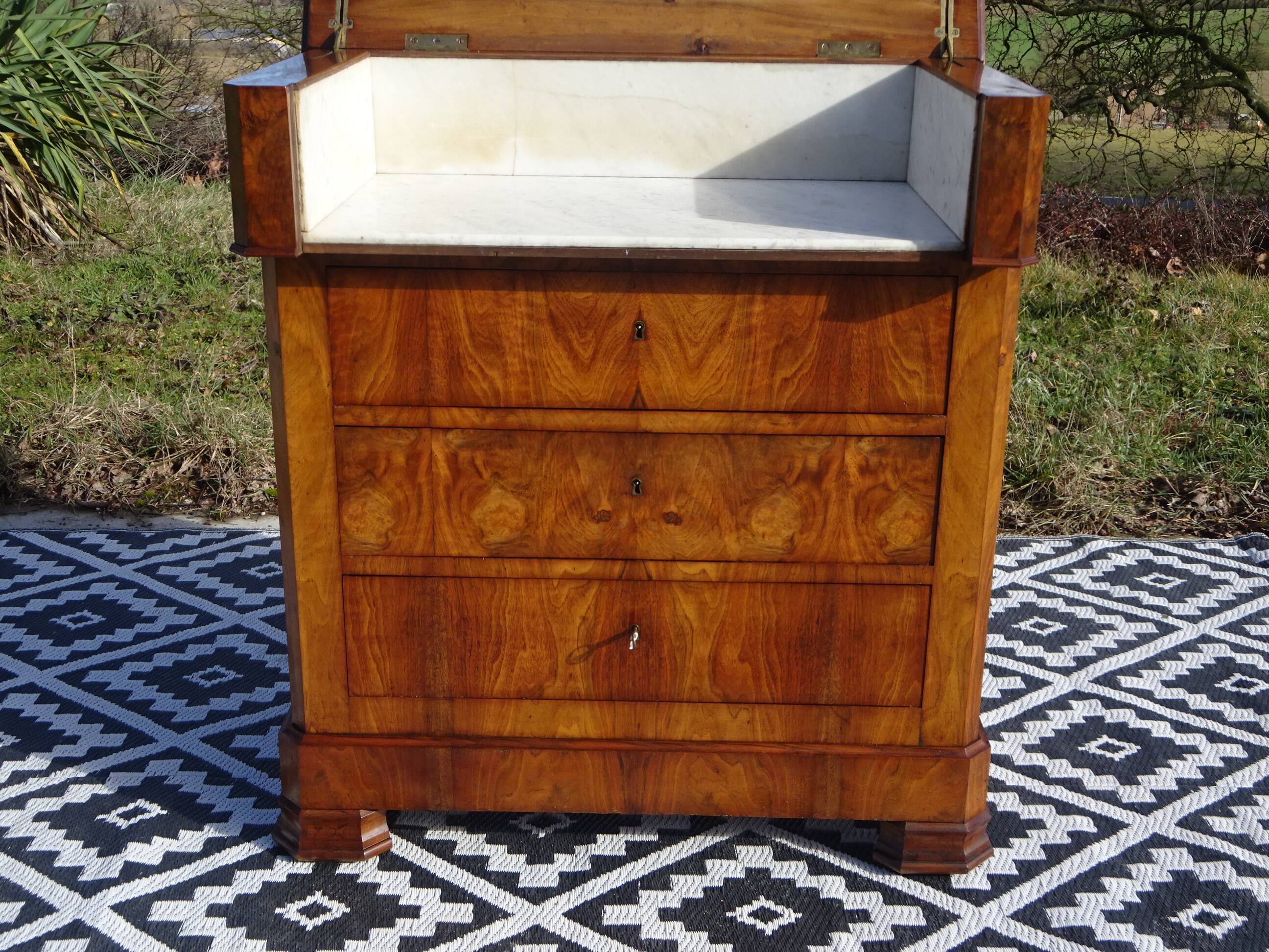 Commode coiffeuse, système en chemin de fer