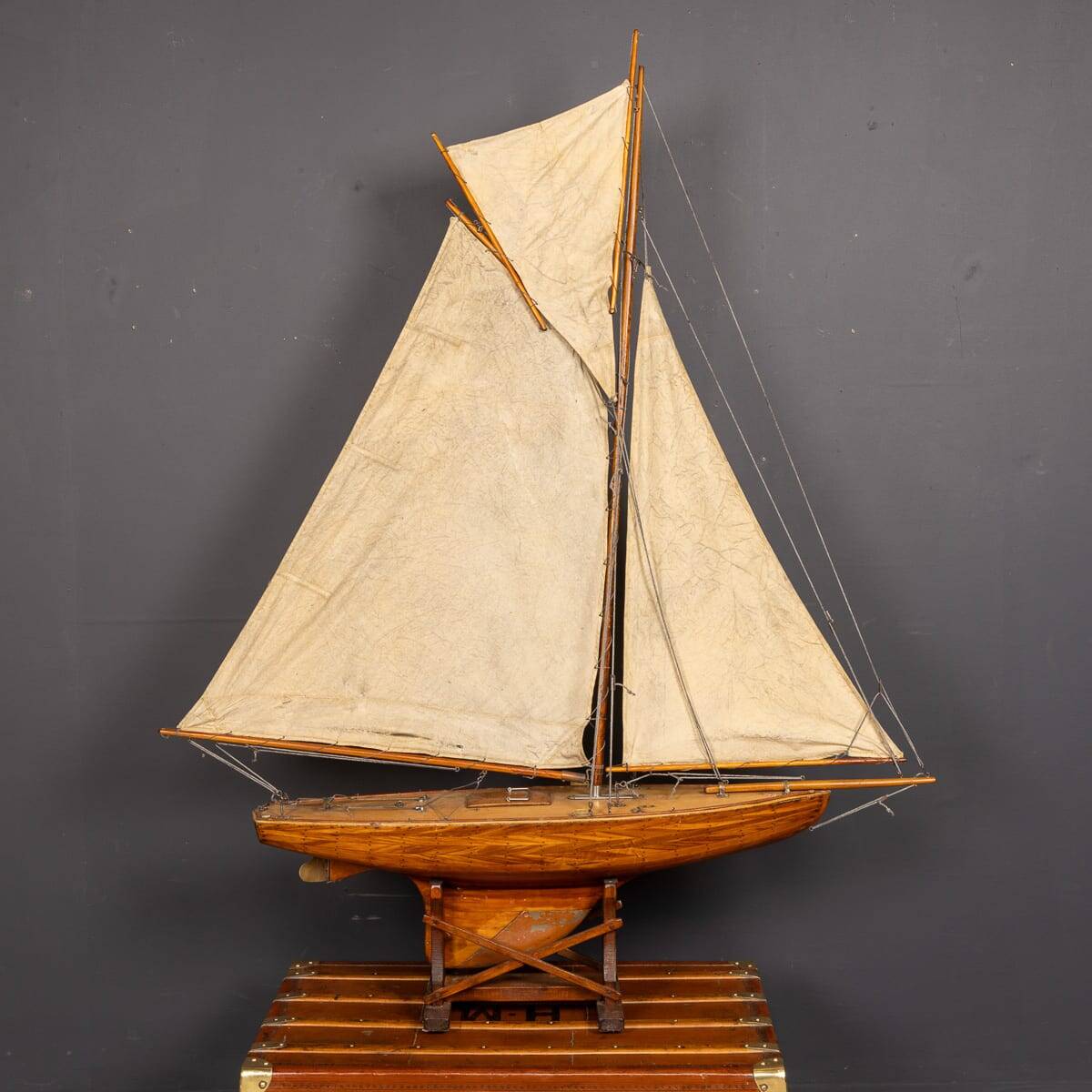 Vintage 20thC English Carved Hull Pond Yacht c.1930