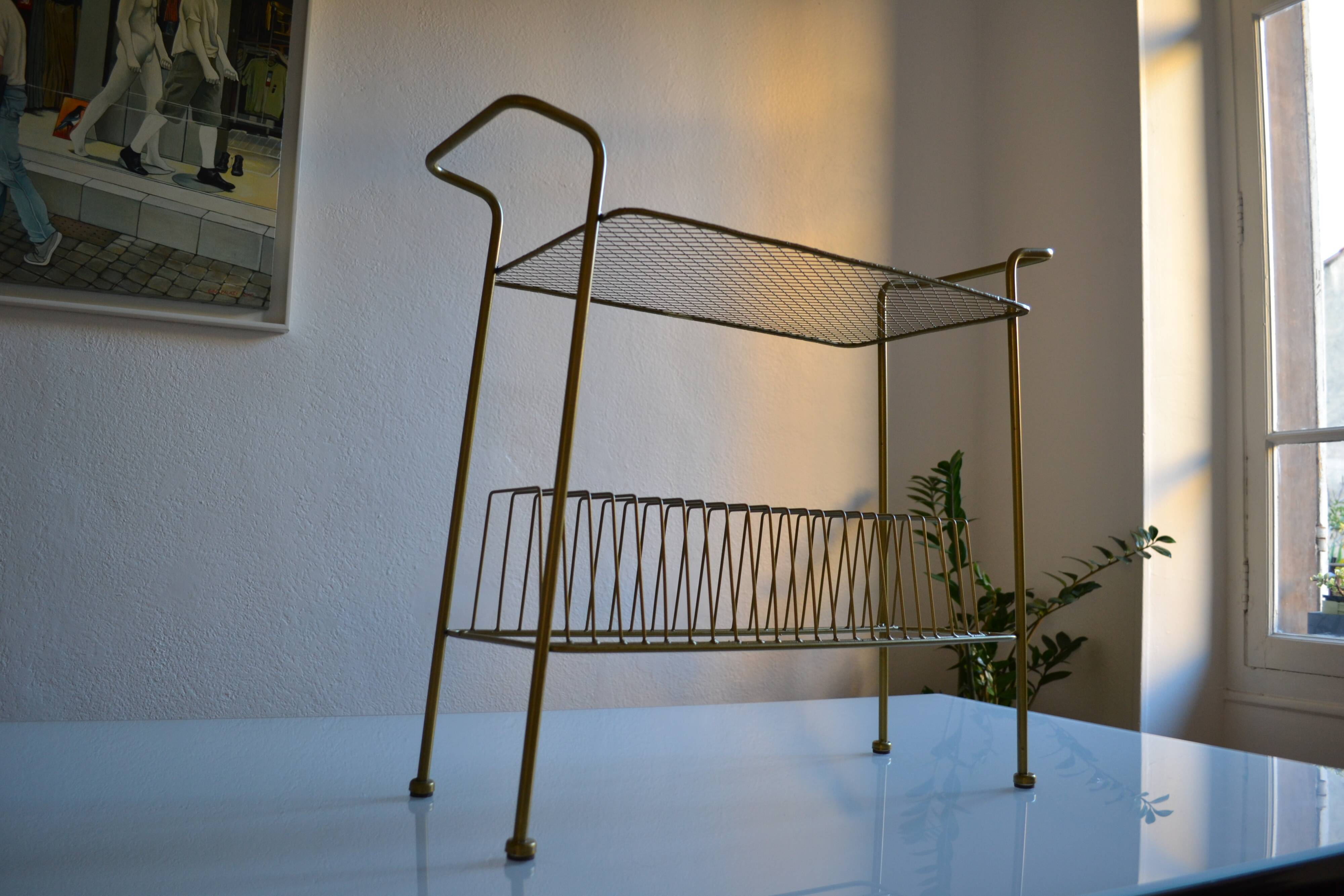 Vintage end table / coffee table & magazine rack